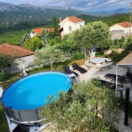 Holiday home Ivana-20 Minutes From Split Kotlenice