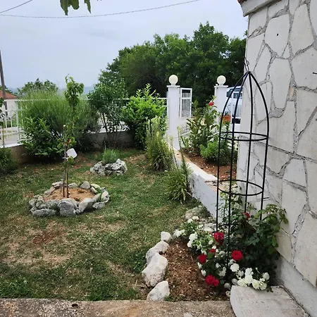 Ivana-20 Minutes From Split Holiday home